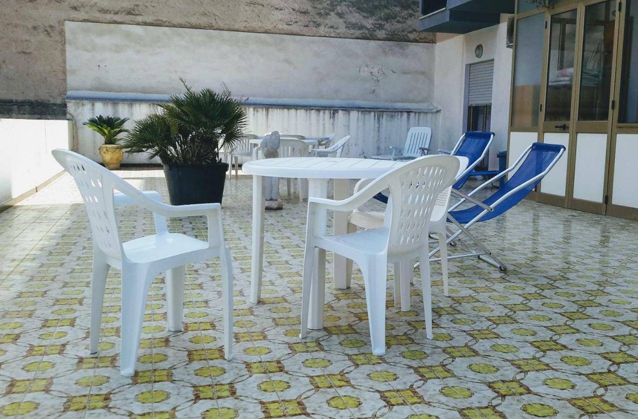 Una Terrazza Nel Sole Appartamento Di Tre Camere E Terrazza Trapani Exterior foto