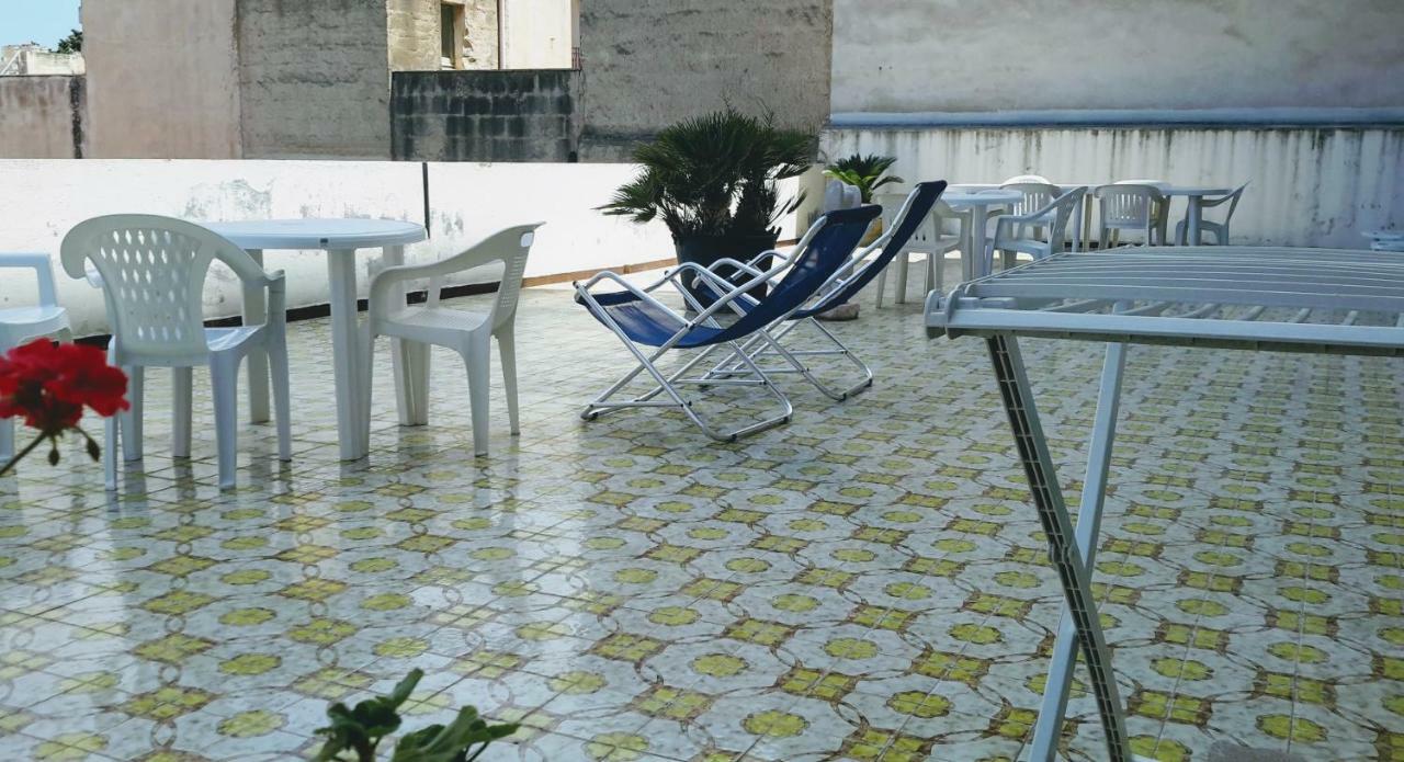 Una Terrazza Nel Sole Appartamento Di Tre Camere E Terrazza Trapani Exterior foto